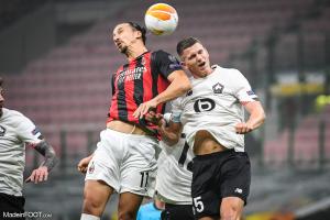 Sven Botman au duel avec Zlatan Ibrahimovic