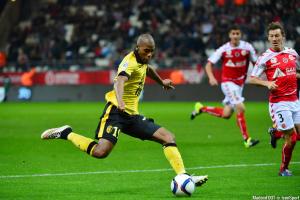 Djibril Sidibé pourrait atterrir en Premier League.