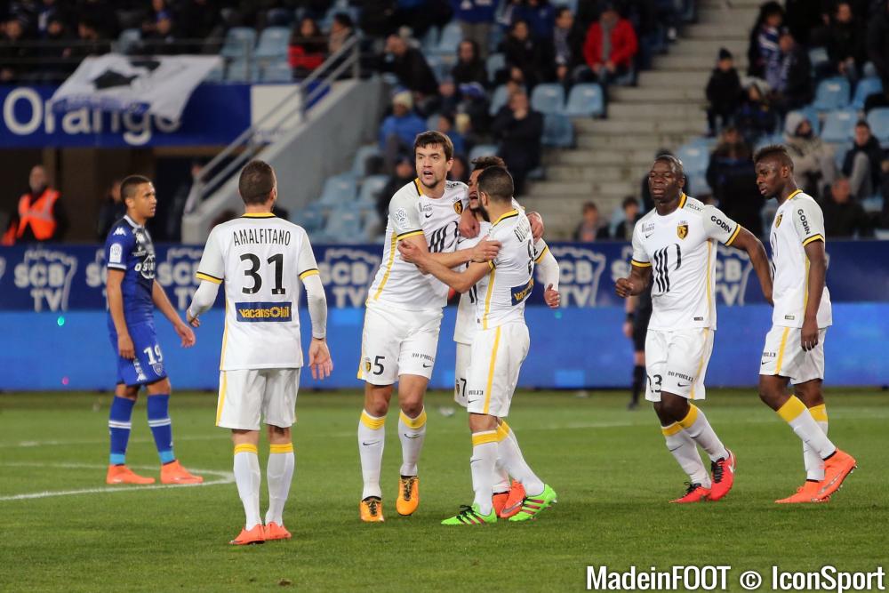 Les compos officielles du match entre le FC Nantes et le LOSC.