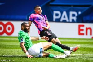 Harold Moukoudi, le défenseur central de l'AS Saint-Etienne.