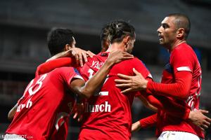 Benjamin André et Yusuf Yazici se congratulent après un but du LOSC