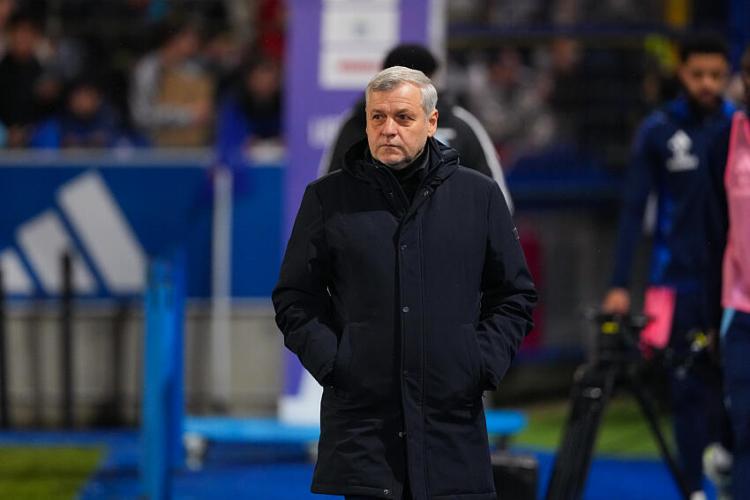 LOSC - Bruno Genesio félicite ses joueurs après la victoire face au Dinamo Zagreb