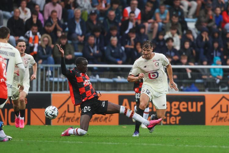 Ligue 1 - Les notes de FC Lorient - LOSC : les Dogues humilient les Merlus et prennent les commandes de la L1 !