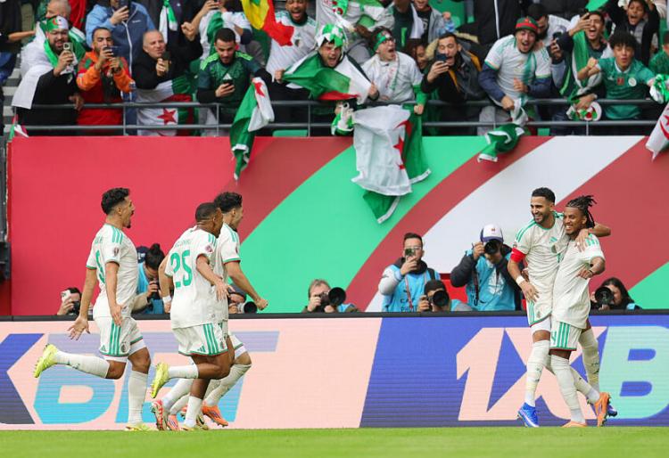 Algérie - Aïssa Mandi titulaire face au Burkina Faso à la CAN 2025