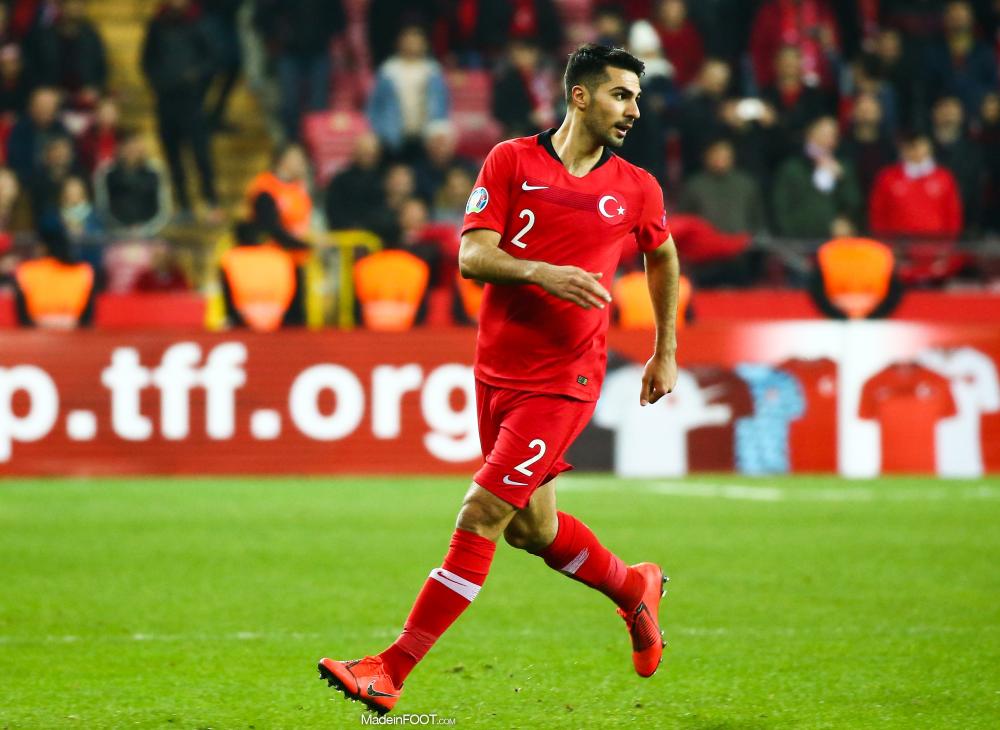 Zeki Çelik sous le maillot de la Turquie