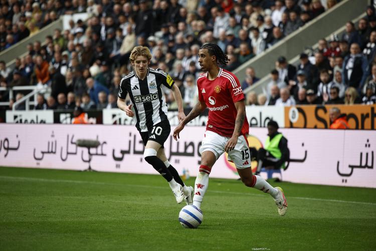 Anciens - Leny Yoro file en finale de Ligue Europa avec Manchester United